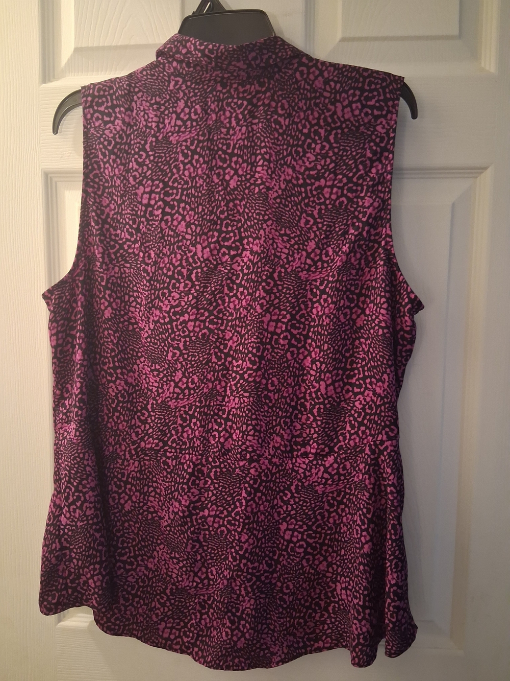 Dana Buchman Purple and Black Sleeveless Animal-Print V-Neck Shell Top - Picture 2 of 4